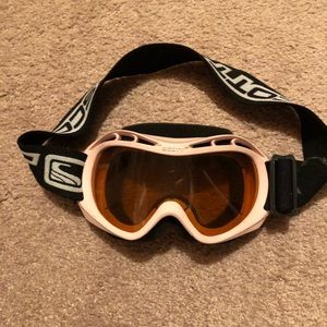 Snow goggles